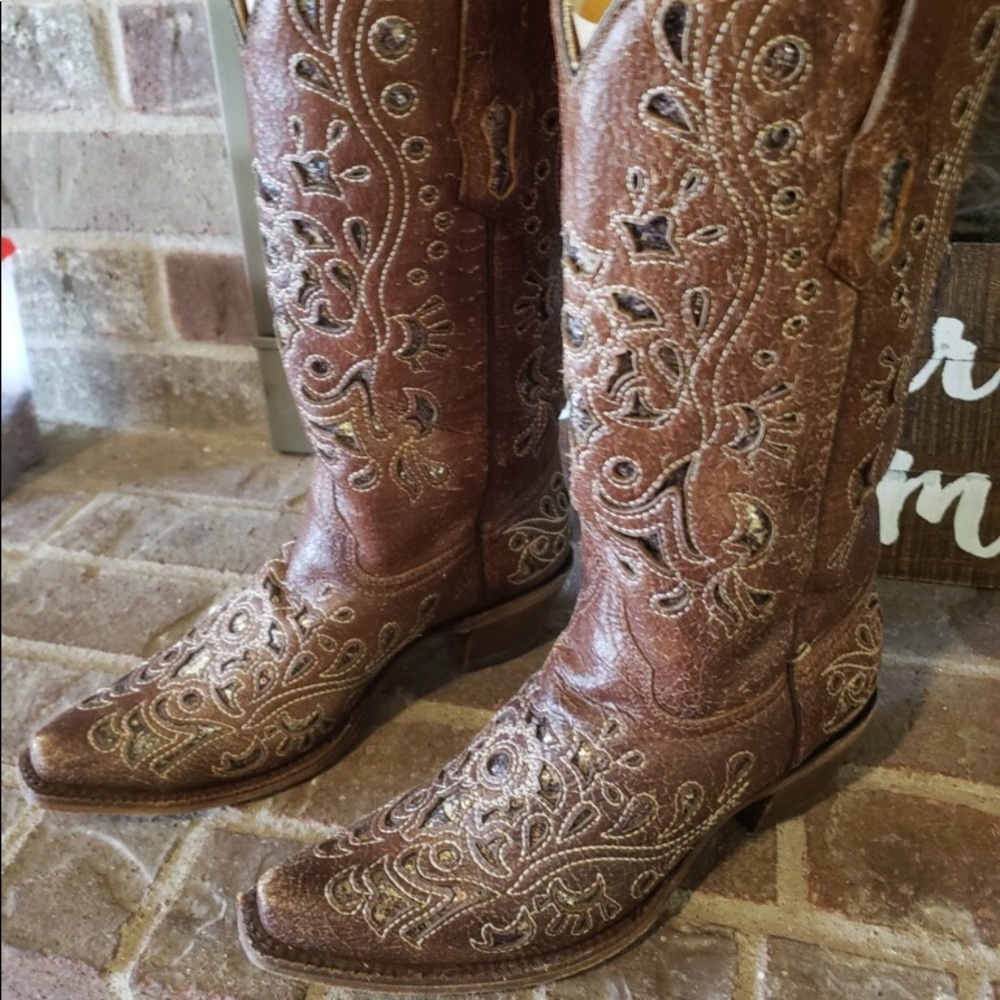 Corral boots